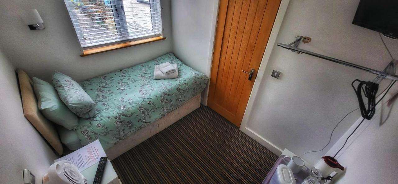 Deepcut Lodge Bed&Breakfast Camberley Buitenkant foto