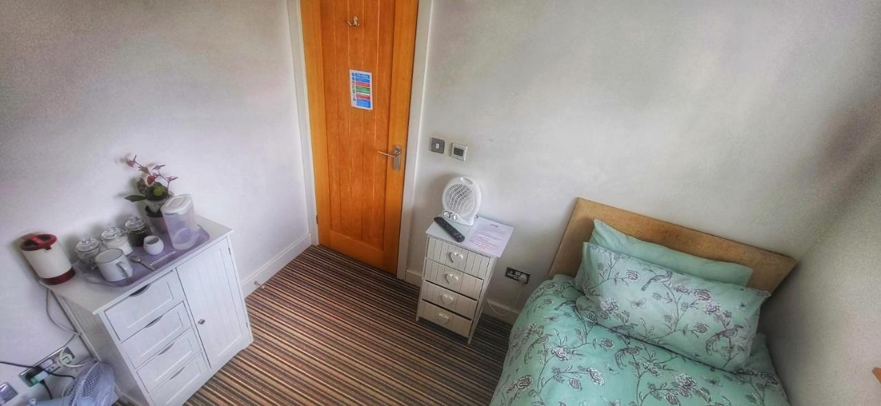 Deepcut Lodge Bed&Breakfast Camberley Buitenkant foto